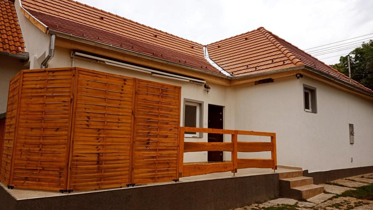 Apartmán Lovas Vendeghaz Obanya Exteriér fotografie