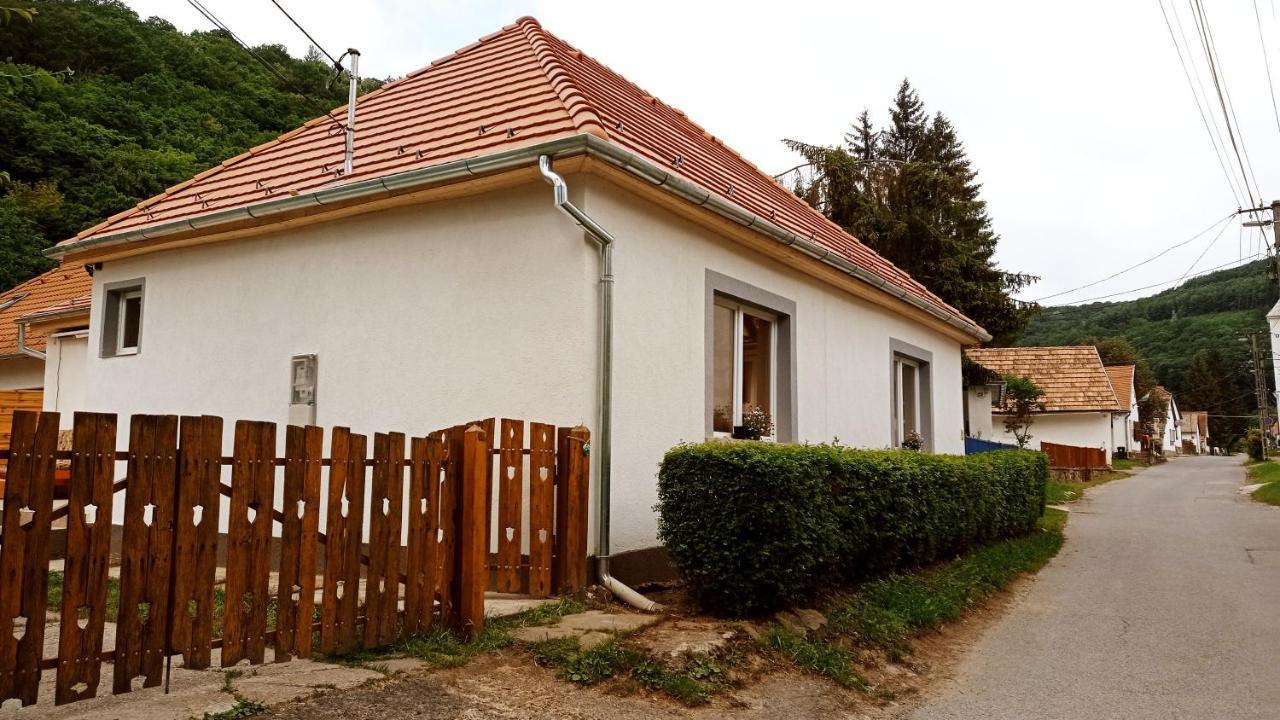 Apartmán Lovas Vendeghaz Obanya Exteriér fotografie