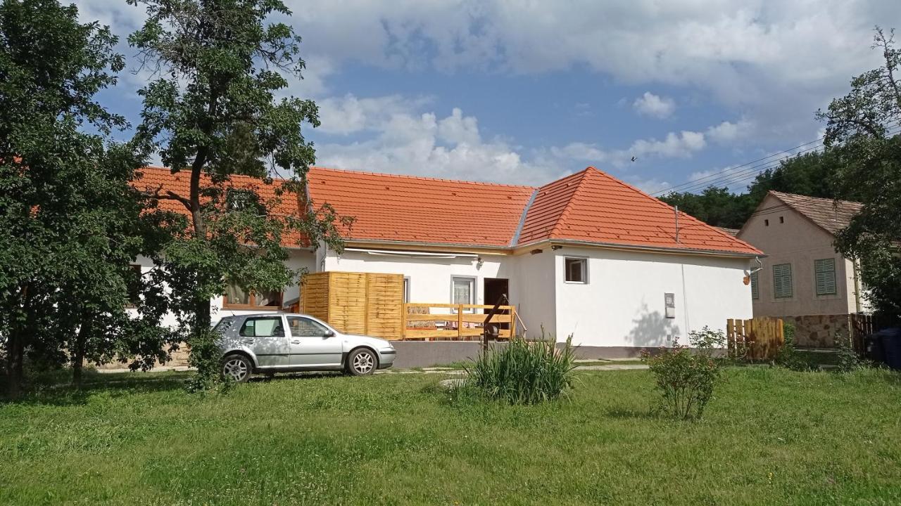 Apartmán Lovas Vendeghaz Obanya Exteriér fotografie